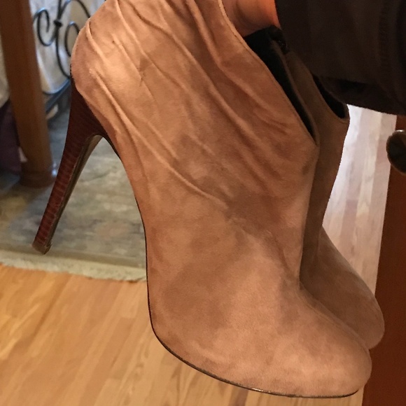 Guess Suede/Leather High Heel Booties - size 8.5 - Picture 12 of 12